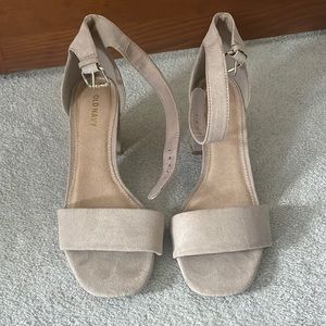 Old Navy Nude Suede Heels size 6